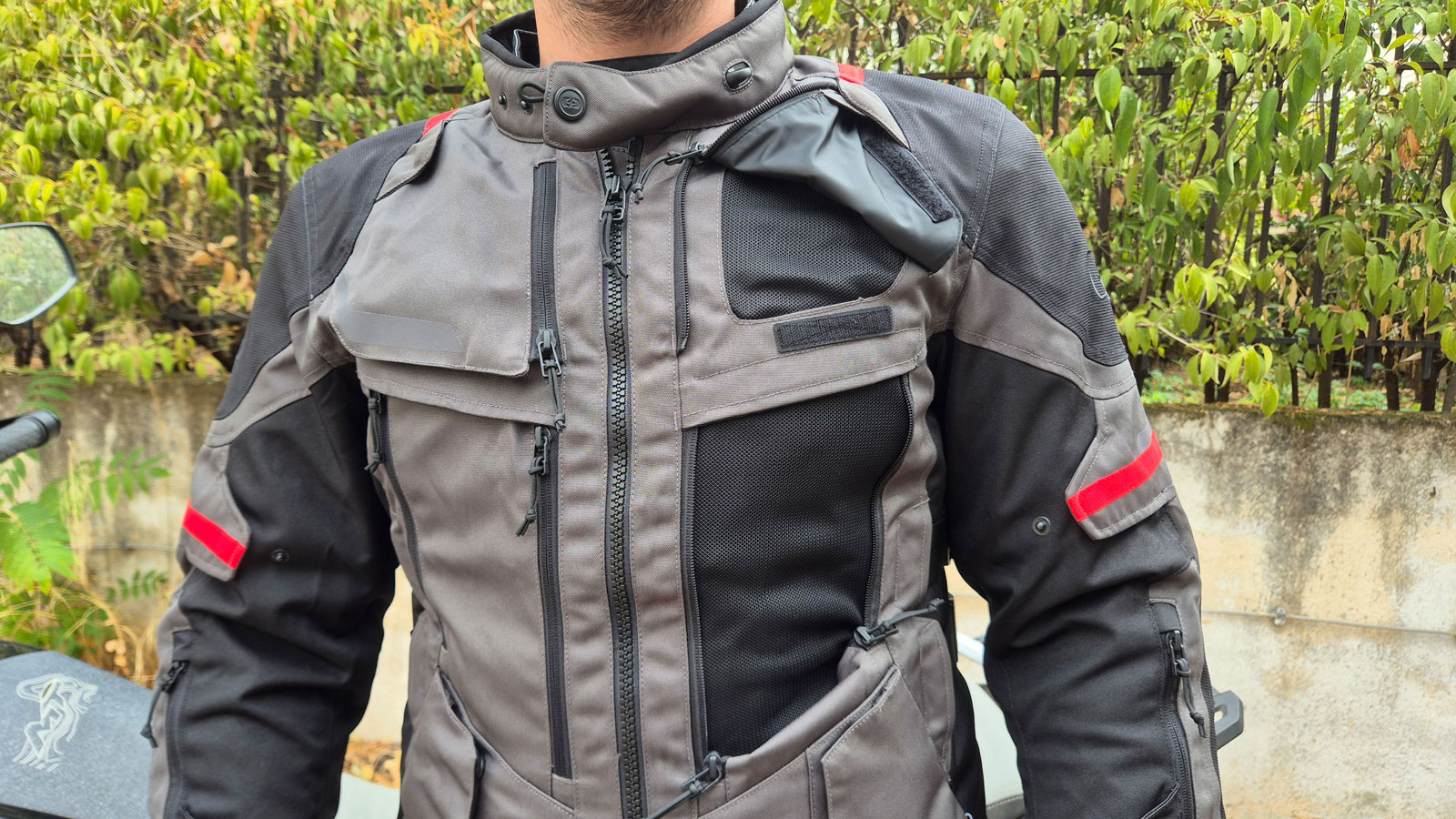 Μεγάλης επιφάνειας αεραγωγοί στο εμπρός μέρος του Oxford Rockland. 