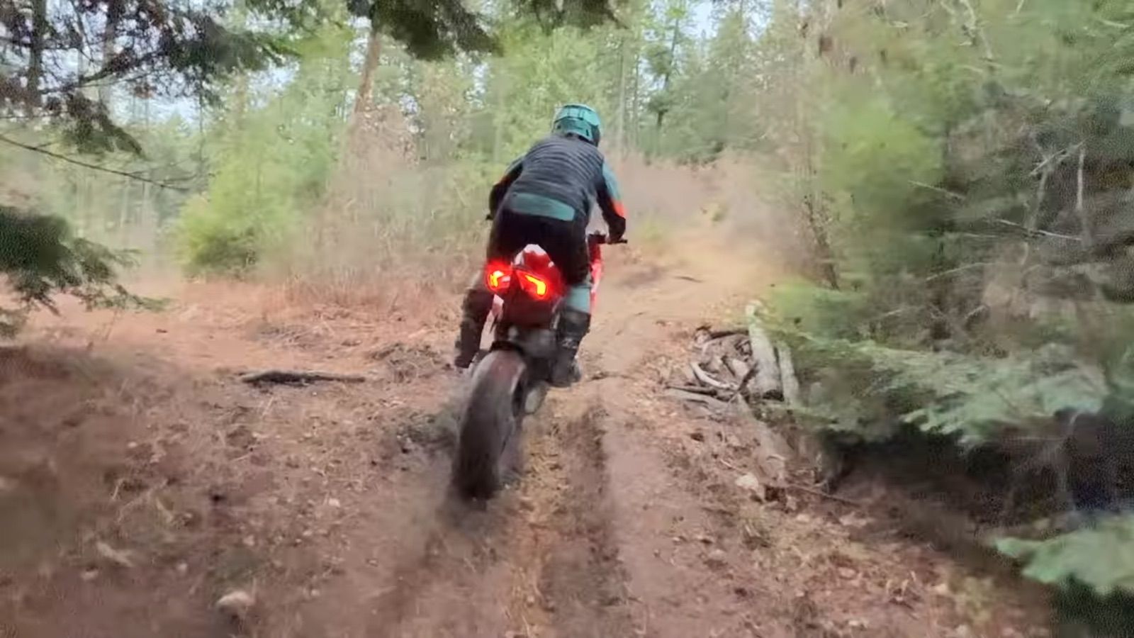 Ducati «Desert X» V4: Ιδανική για άλματα στα βουνά με 150+ ίππους (+video)