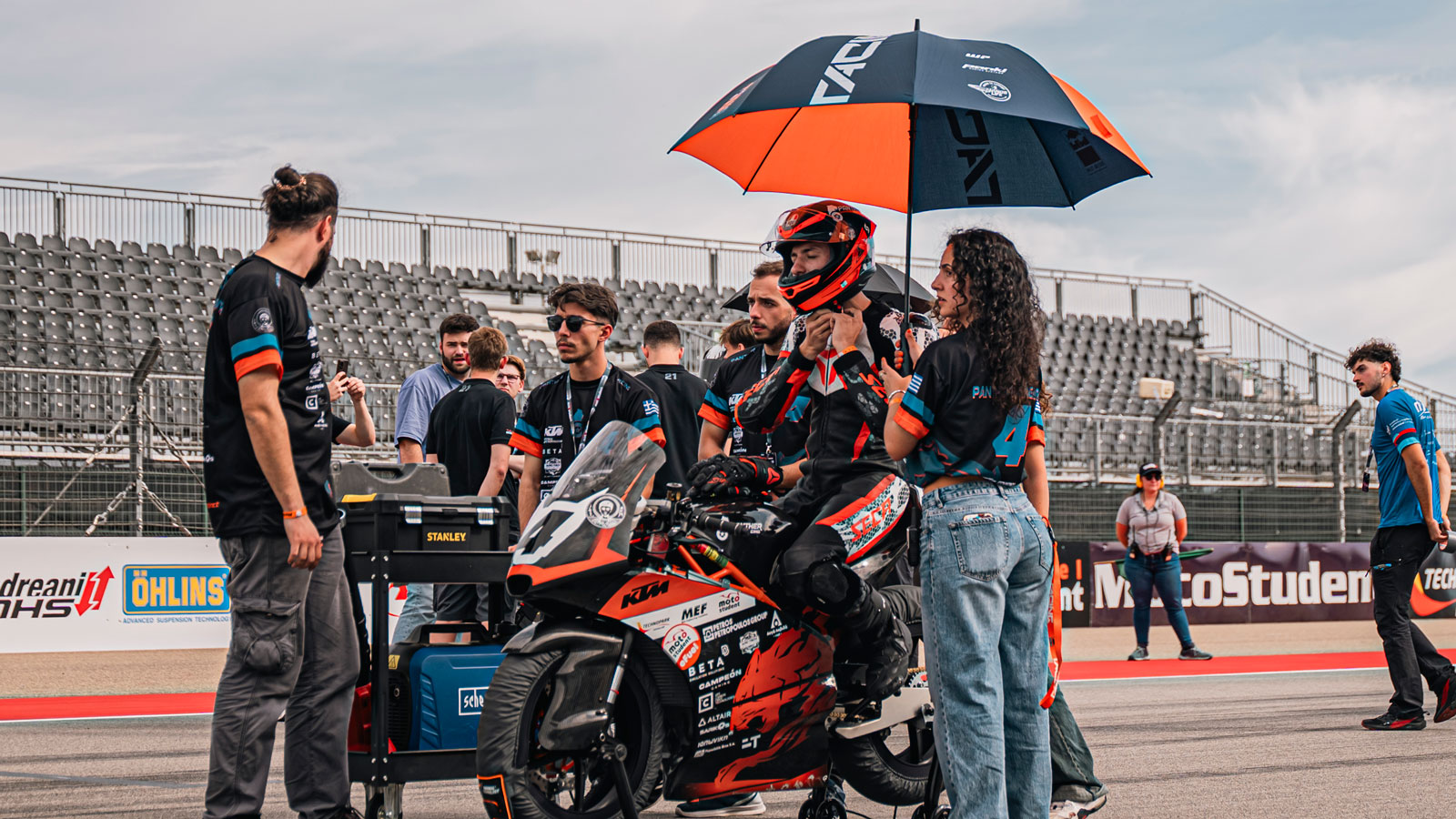 Όπως δηλώνουν οι ίδιοι, υπήρξαν στιγμές αμφιβολίας, εξάντλησης και απογοήτευσης — αλλά καμία δεν στάθηκε ικανή να τους κάνει να τα παρατήσουν.