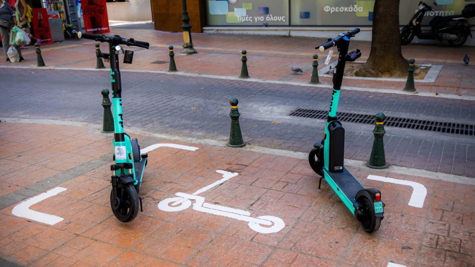 Ο δήμαρχος Χάρης Δούκας δηλώνει αποφασισμένος να προχωρήσει σε δραστικές παρεμβάσεις, θέτοντας όρια στην άναρχη παρουσία τους.