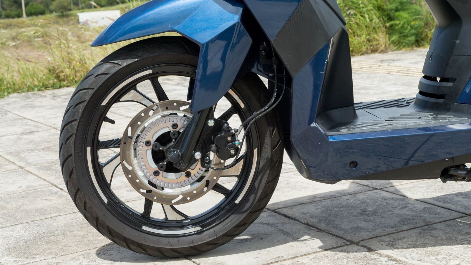 16 ιντσών τροχός εμπρός...