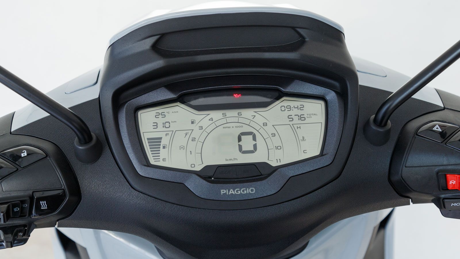 LCD οθόνη 5,5 ιντσών TFT τεχνολογίας.