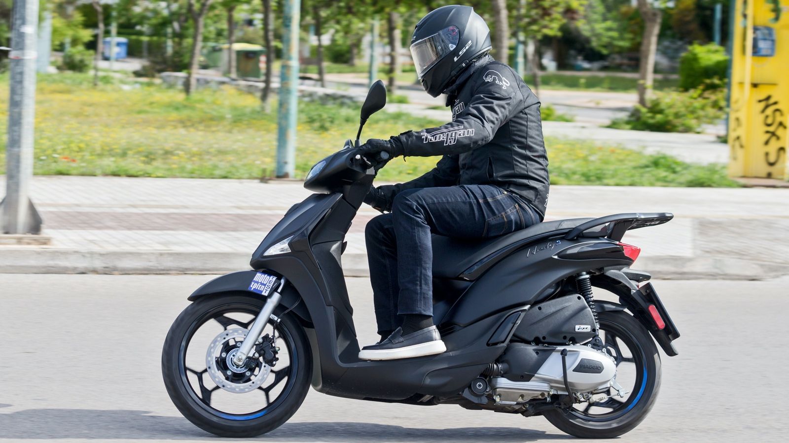 Παίρνει νέα μορφή για το 2025 διατηρώντας την ίδια φινετσάτη ψυχή, που χαρακτηρίζεται από την παράδοση της ιταλικής εταιρείας στην κατασκευή scooter.