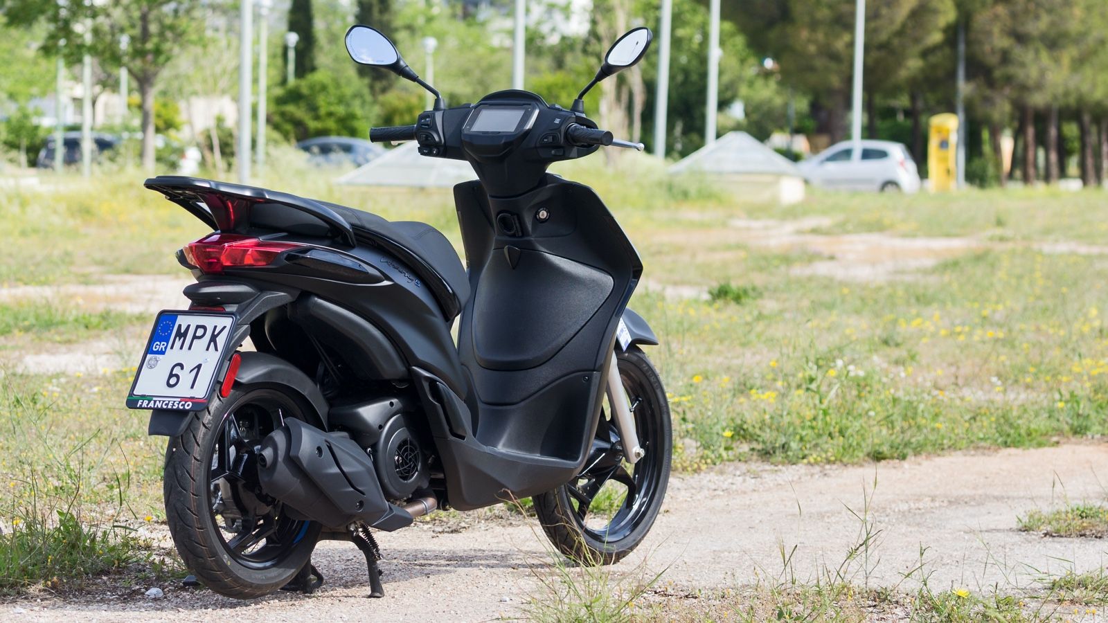 Κομψή, στενή σιλουέτα, στα πρότυπα του ιταλικού σχεδιασμού.