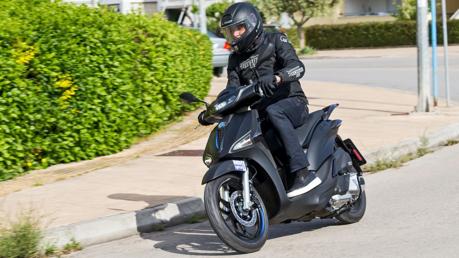 Στον τομέα της πέδησης οι μετρήσεις έδειξαν εξίσου καλά νούμερα, με την ακινητοποίηση από τα 80χλμ/ω να απαιτεί 31,2 μέτρα.