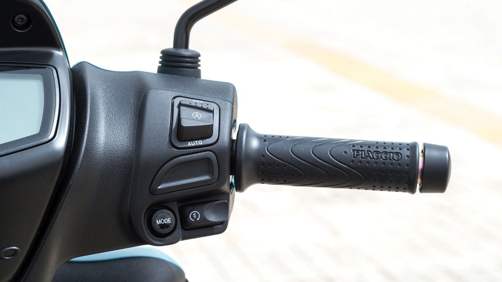 Διακόπτης Piaggio Medley 200s δεξιός.