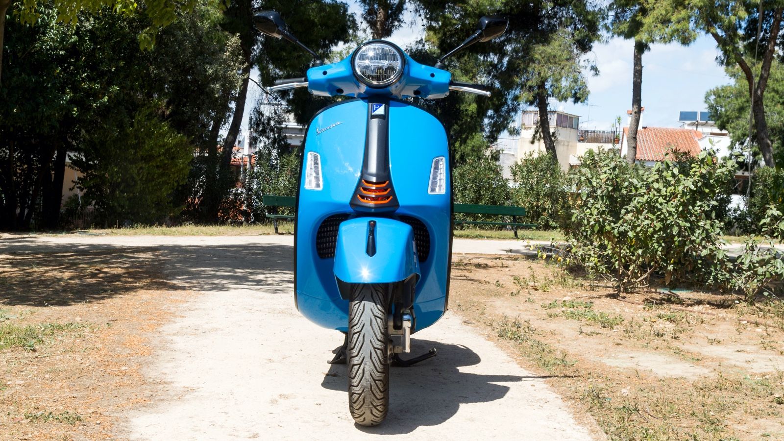 Συνεχίζει τα διατηρεί τα σχεδιαστικά πρότυπα που την συνδέουν με το ένδοξο παρελθόν της.