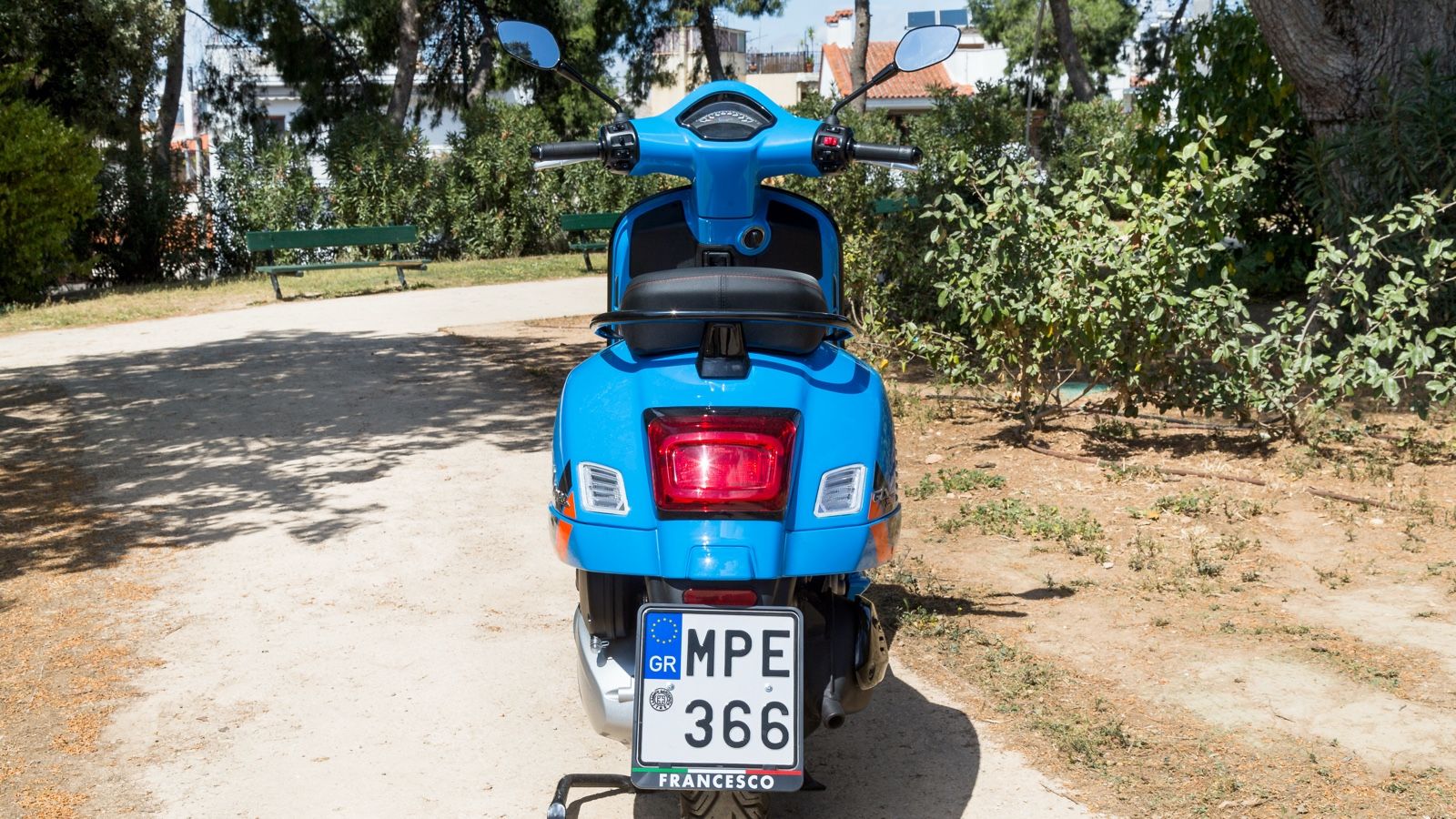 Η θέση οδήγησης σε τοποθετεί ψηλά έχοντας πλήρη εποπτεία όσων συμβαίνουν γύρω σου.