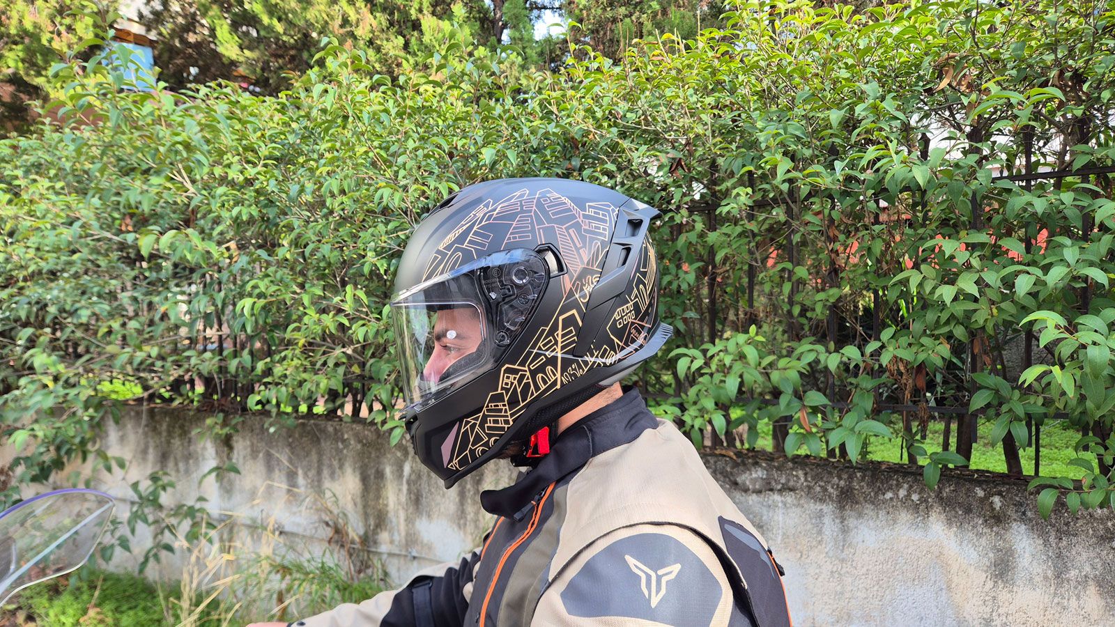 Το Pilot Corsair SV City έχει ένα αρκετά αεροδυναμικό σχήμα. 