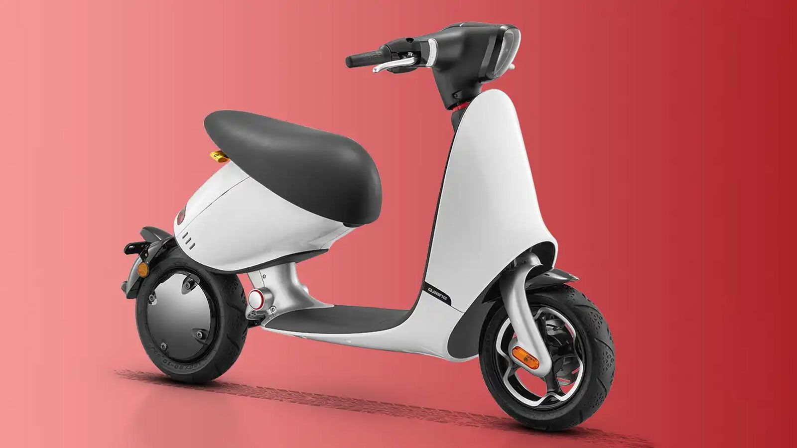 Το QJiang BQ δεν περνά απαρατήρητο. Ο σχεδιασμός του ακολουθεί μια τολμηρή, ασυνήθιστη γραμμή που ξεχωρίζει άμεσα από τα υπόλοιπα ηλεκτρικά scooters τ