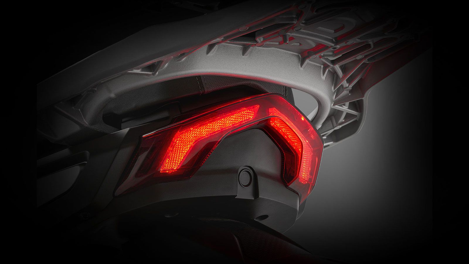 LED φωτισμός πίσω με αιχμηρή αισθητική