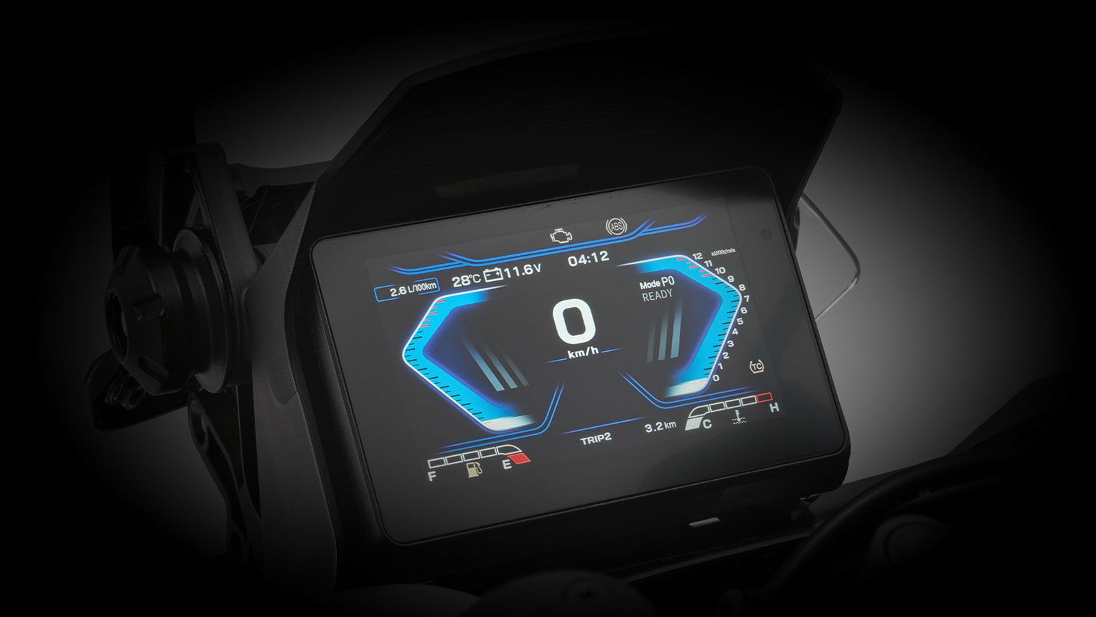  Η έγχρωμη οθόνη TFT υψηλής ανάλυσης υποστηρίζει σύνδεση με smartphone, με λειτουργίες όπως πλοήγηση, κλήσεις και mirroring, ενώ η φωτεινότητά της ρυθ