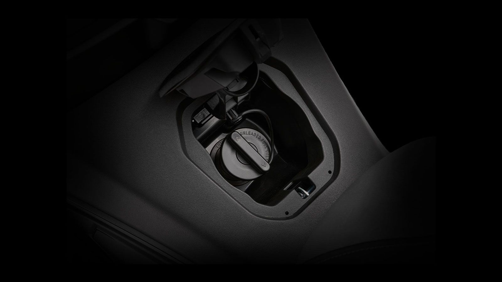 Η τάπα του ρεζερβουάρ βρίσκεται στο δάπεδο, διευκολύνοντας τον ανεφοδιασμό, ενώ το ρεζερβουάρ των 8 λίτρων προσφέρει ικανοποιητική αυτονομία χάρη στη 