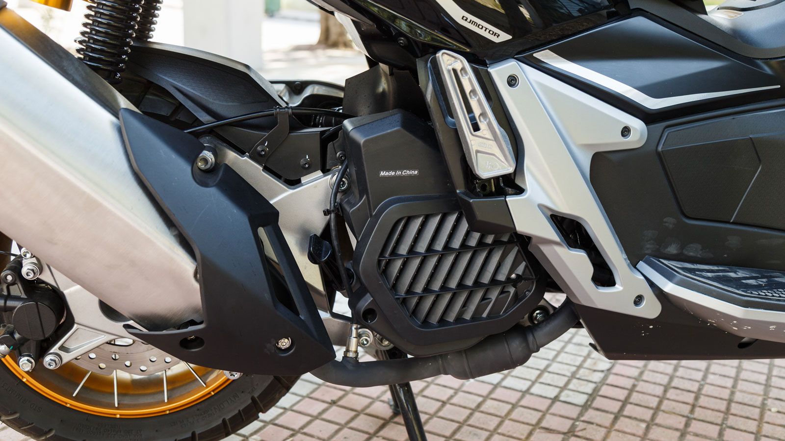 Στις μετρήσεις μας, το ATR 200X επιτάχυνε 0–50 km/h σε 4,2 δευτερόλεπτα και 0–80 km/h σε 10,7 δευτερόλεπτα, επιδόσεις που το καθιστούν απο