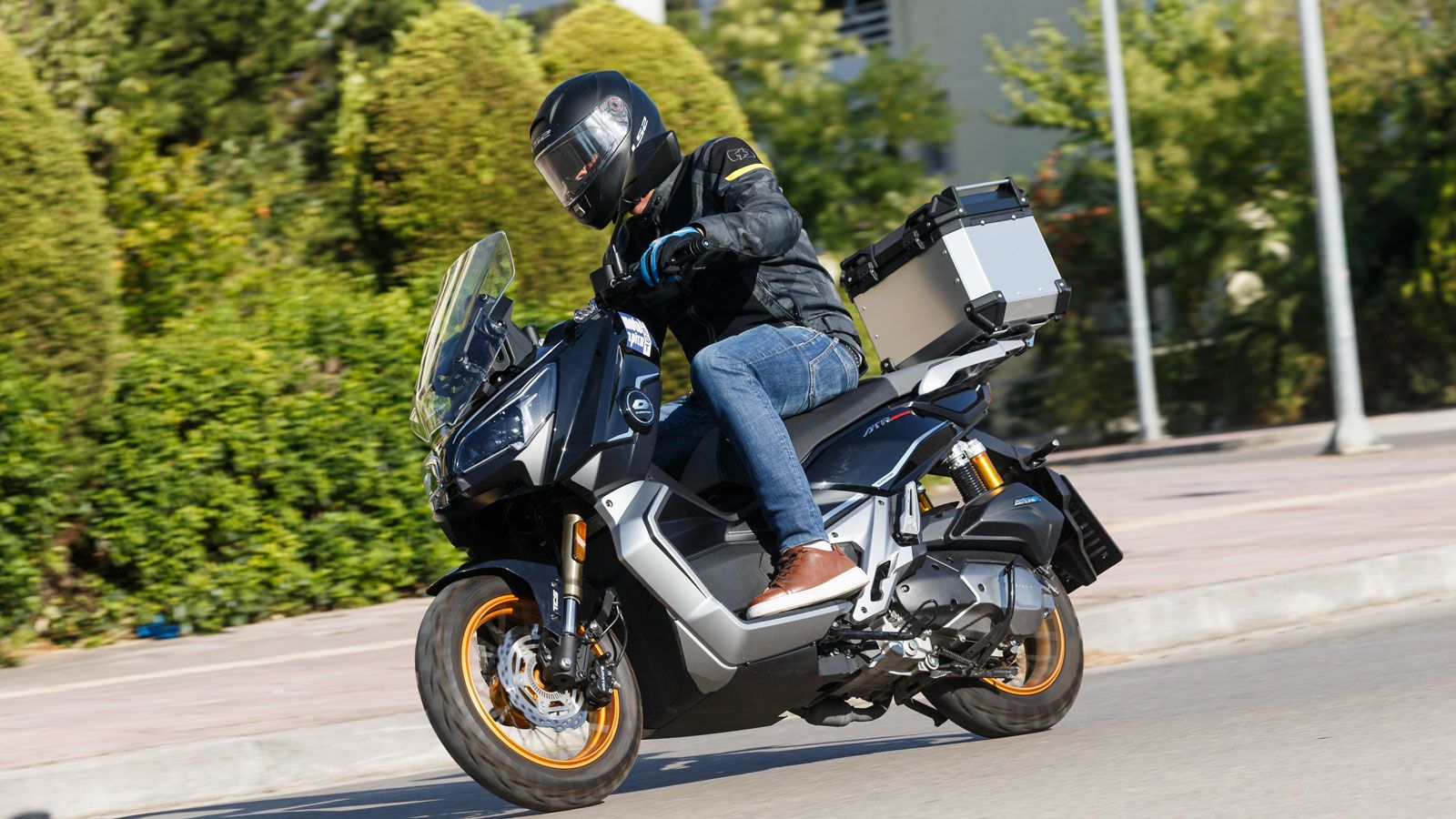 QJMOTOR ATR 200X Top Box - Test