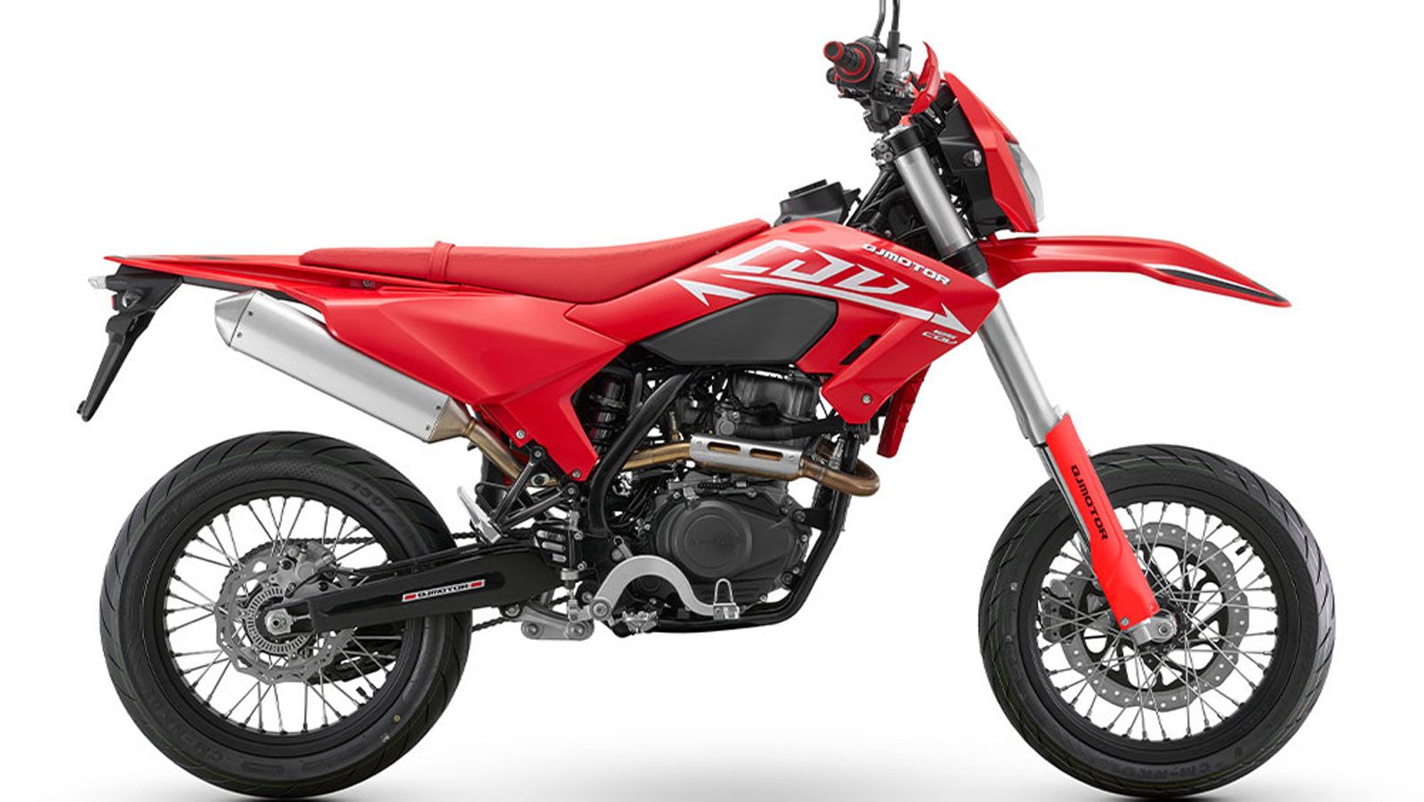 Με τιμή 2.895 ευρώ, η μοτοσυκλέτα απευθύνεται τόσο σε κατόχους διπλώματος A1, όσο και σε οδηγούς αυτοκινήτου που πληρούν τις σχετικές προϋποθέσεις. Το