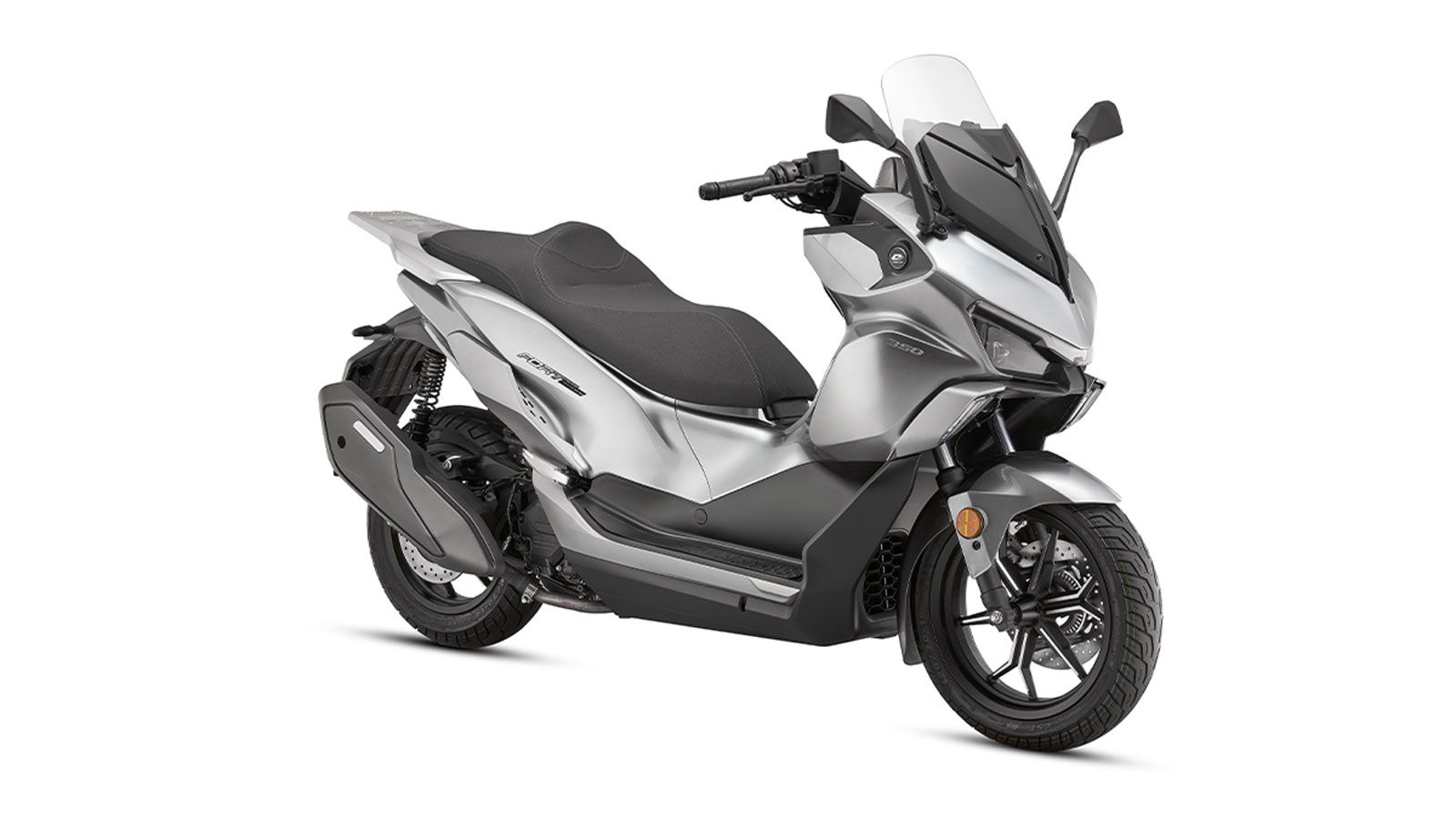 Με 16άρη μπροστινό και 14άρη πίσω τροχό, το FORT 350 EVO συνδυάζει σταθερότητα ταξιδιού και ευελιξία πόλης. Η σιλουέτα του παραπέμπει σε GT scooter, μ