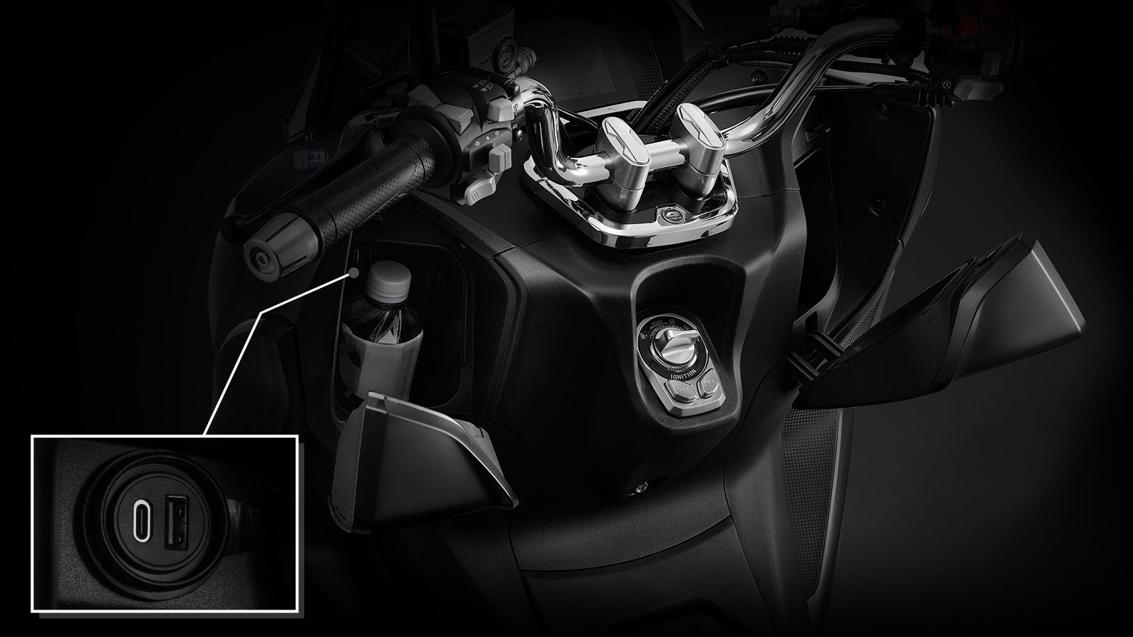 Το σύστημα keyless επιτρέπει την εκκίνηση χωρίς κλειδί, ενώ υπάρχει και εφεδρική λειτουργία με μηχανικό κλειδί ακόμα και όταν η μπαταρία του πομπού εί