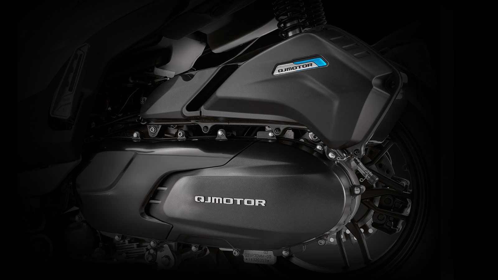 Το MTX 300 Top Box κινείται από έναν τετραβάλβιδο, υγρόψυκτο κινητήρα που αποδίδει 25,2 ίππους και 24 Nm ροπής, συνδυάζοντας ζωντανές επιδόσεις με χαμ