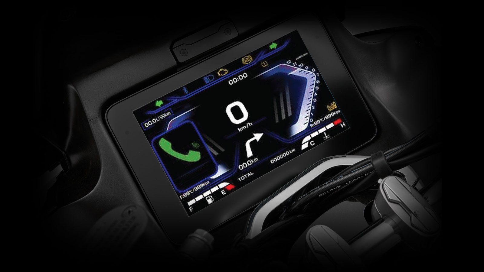 Κεντρικό ρόλο στον εξοπλισμό του MTX 300 παίζει η μεγάλη, έγχρωμη οθόνη TFT 7 ιντσών. Εκτός από τις βασικές ενδείξεις (ταχύτητα, στροφές, στάθμη καυσί