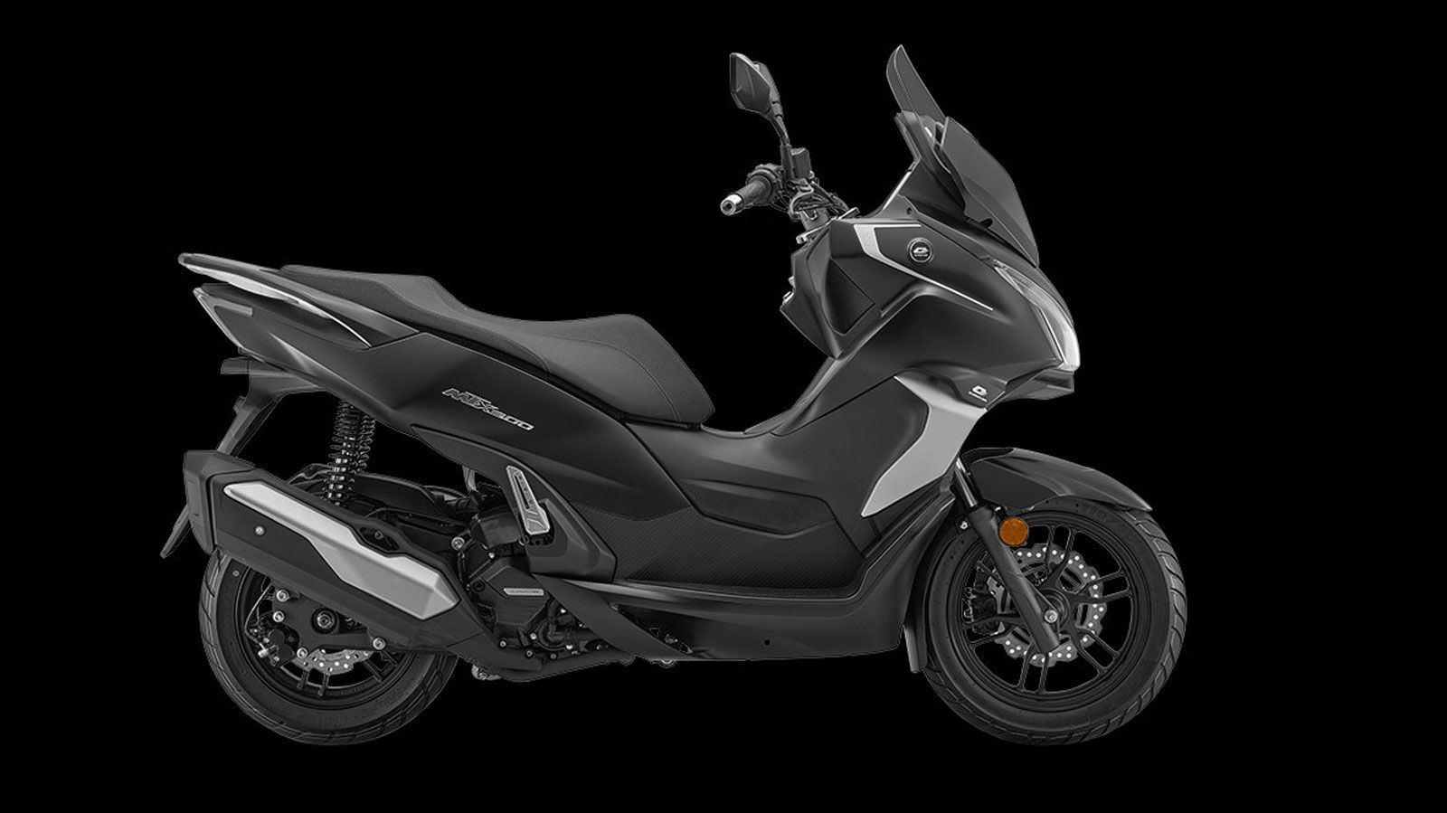 Μέχρι στιγμής δεν έχει υπάρξει επίσημη επιβεβαίωση για την είσοδό του στην ελληνική αγορά, όμως η παρουσία του στην Ιταλία δείχνει ότι η QJMotor επεκτ