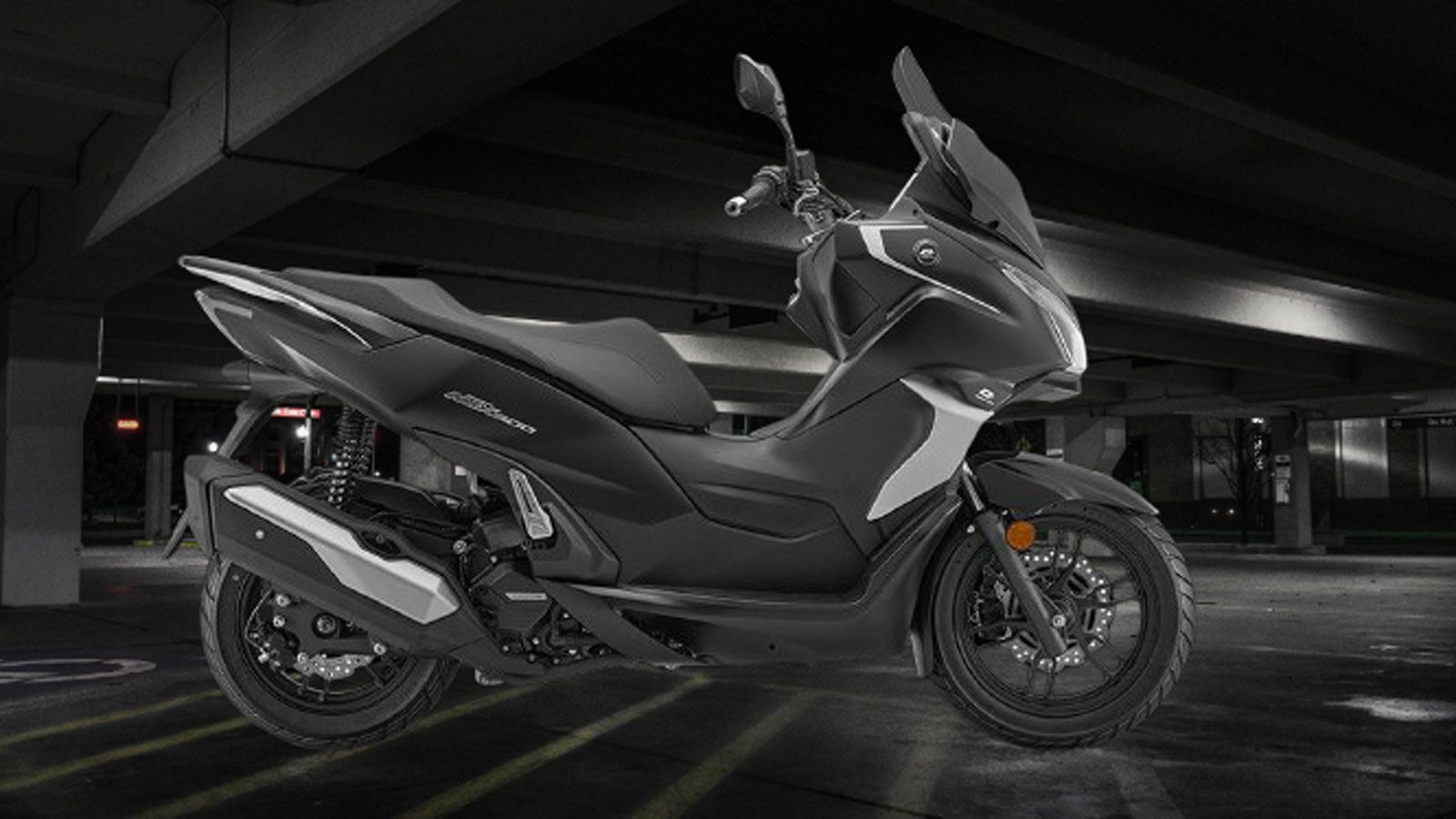 Η QJMotor συνεχίζει να επεκτείνει την παρουσία της στην ευρωπαϊκή αγορά, αυτή τη φορά με το νέο MTX 300, ένα scooter που έρχεται να καλύψει το κενό αν