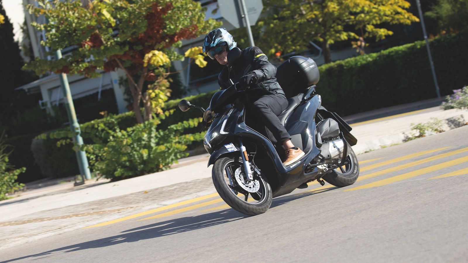 Μικρό μέγεθος και μεγάλο κόψιμο τιμονιού.