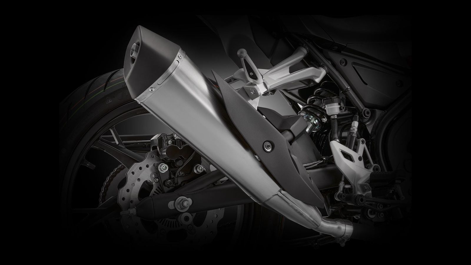 QJMOTOR SRK 125R: Νέα 125άρα Supersport με USD πιρούνι και TFT 5 ιντσών