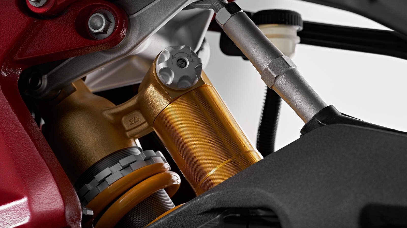 QJMOTOR SRK 921 RR: Έρχεται με τεχνολογία από MV Agusta και 128 ίππους