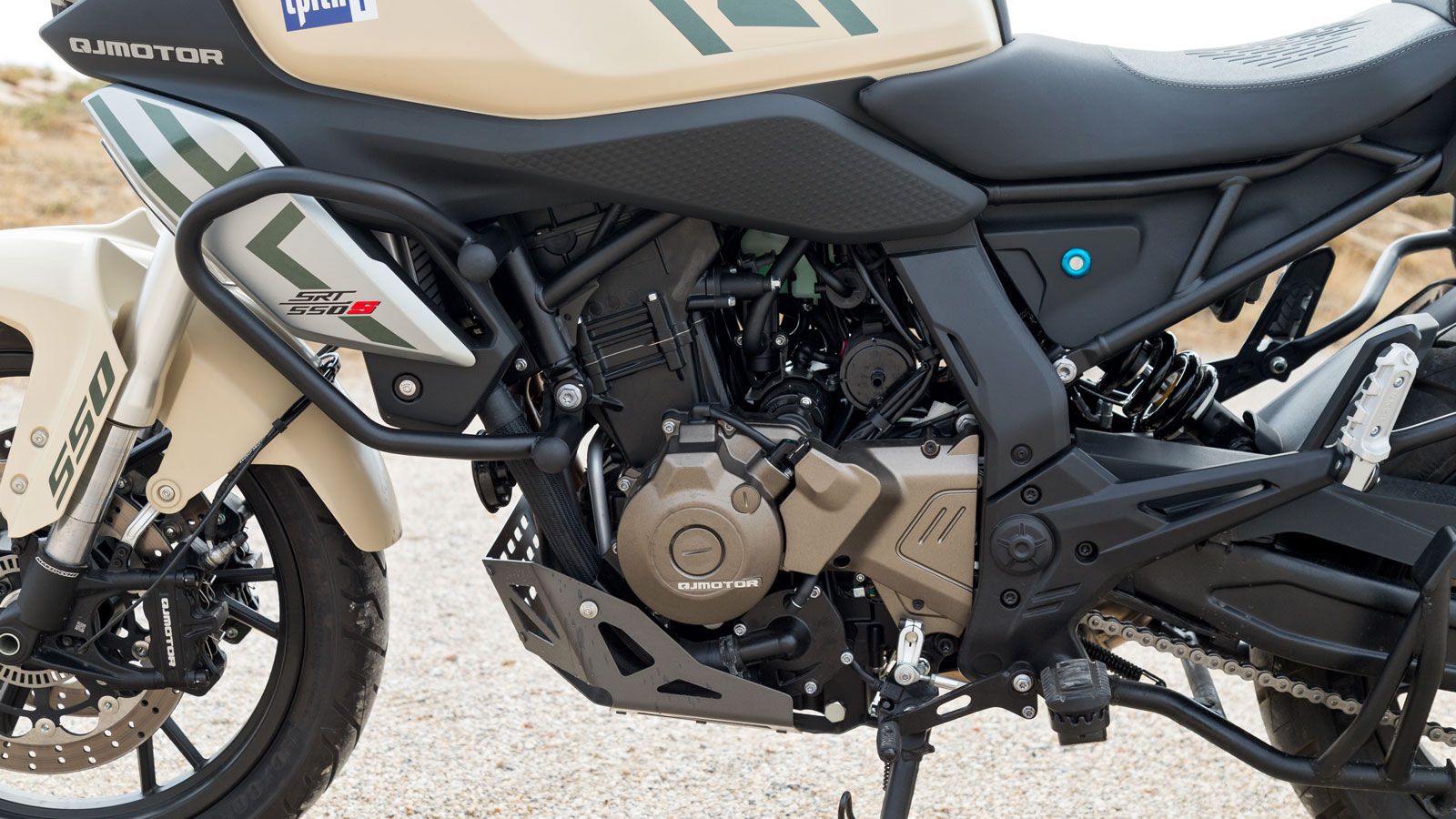 πό άποψη επιδόσεων, οι μετρήσεις μας έδειξαν ότι η SRT 550 S χρειάζεται 6,3” για να φτάσει τα 100 χλμ. από στάση και 7,6” για να ρεπριζάρε