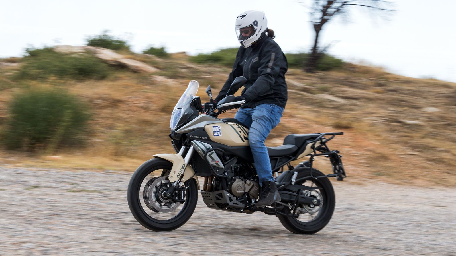 Η QJMOTOR SRT 550 S είναι μια μοτοσυκλέτα που επιτελεί με περίσσια άνεση τον καθημερινό ρόλο του Commuting, δίνοντάς σου όμως και τις δυνατότητες ταξι