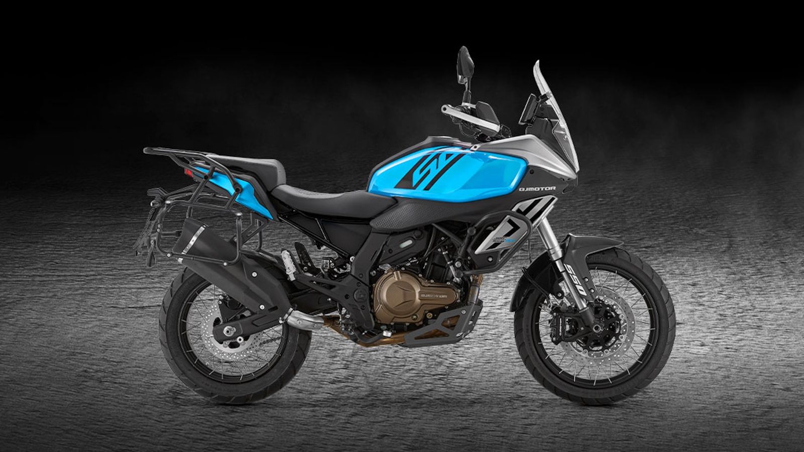 QJMOTOR SRT 550 SX: Ταξιδιωτική μοτοσυκλέτα με άφθονη ροπή και υπερπλήρη εξοπλισμό