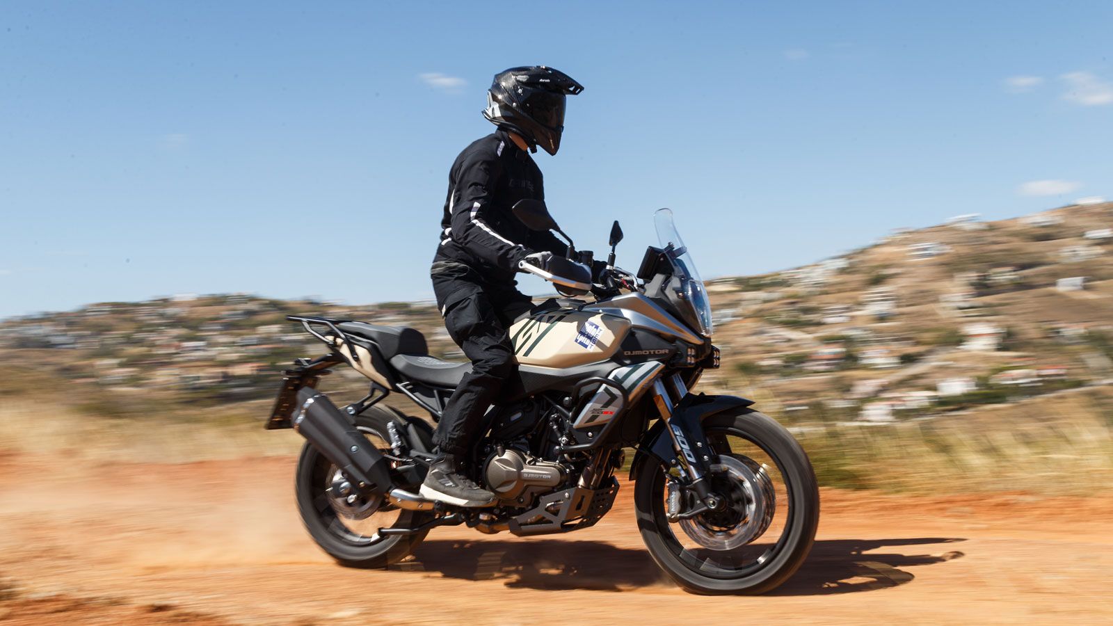 Οι Α2 μοτοσυκλέτες γενικά, προσφέρουν αυτό το συναίσθημα, όπου από την μια πλευρά γνωρίζεις πως υπάγονται στη «μεσαία» κατηγορία διπλώματος, από την ά