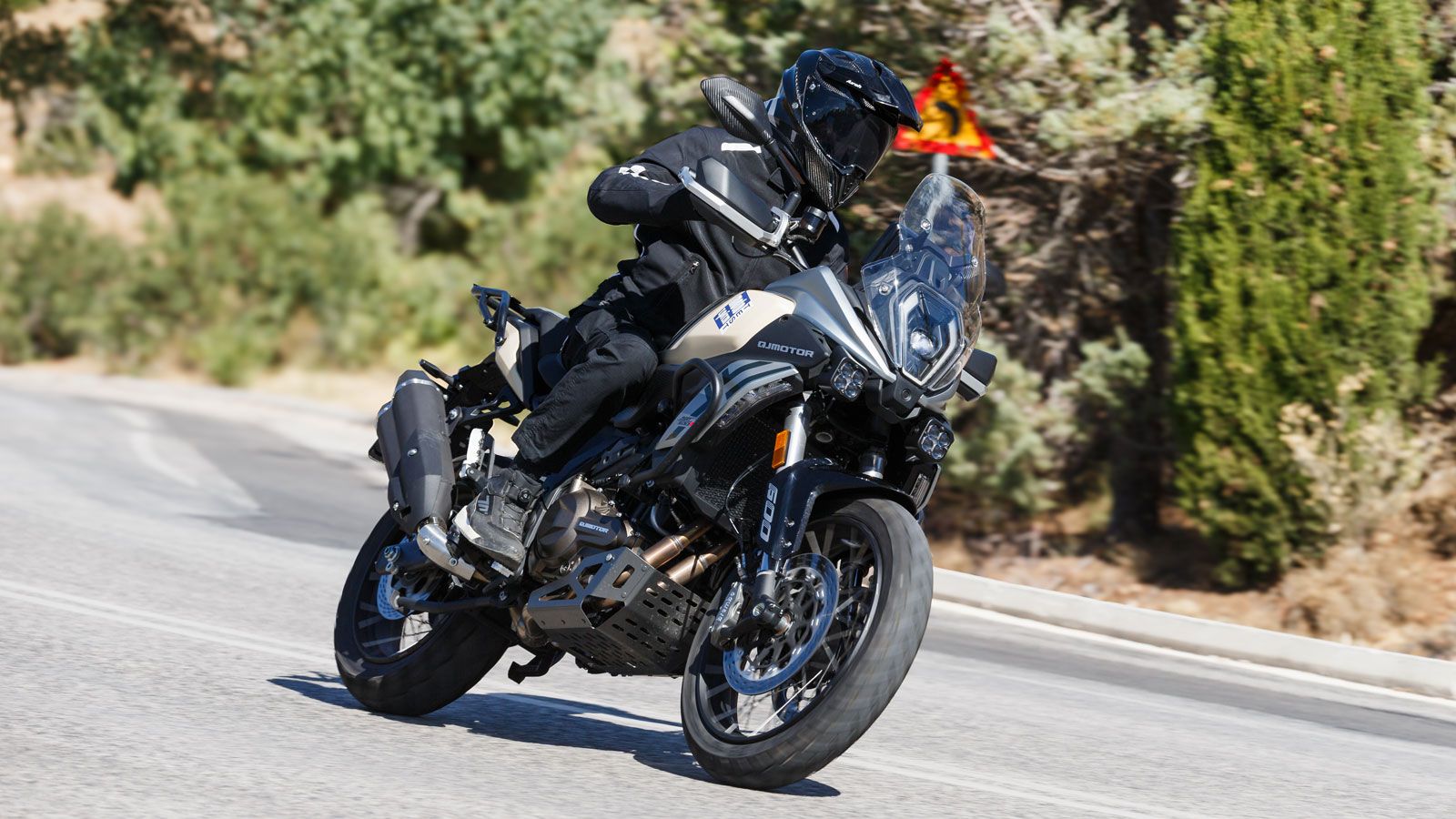  Γεμάτο ροπή και πλήρη εξοπλισμό σε όλους τους τομείς, δεν αρκείται στο value-for-money, αλλά στην ουσία δείχνοντας ότι η πρόοδος δεν είναι πλέον υπόσ