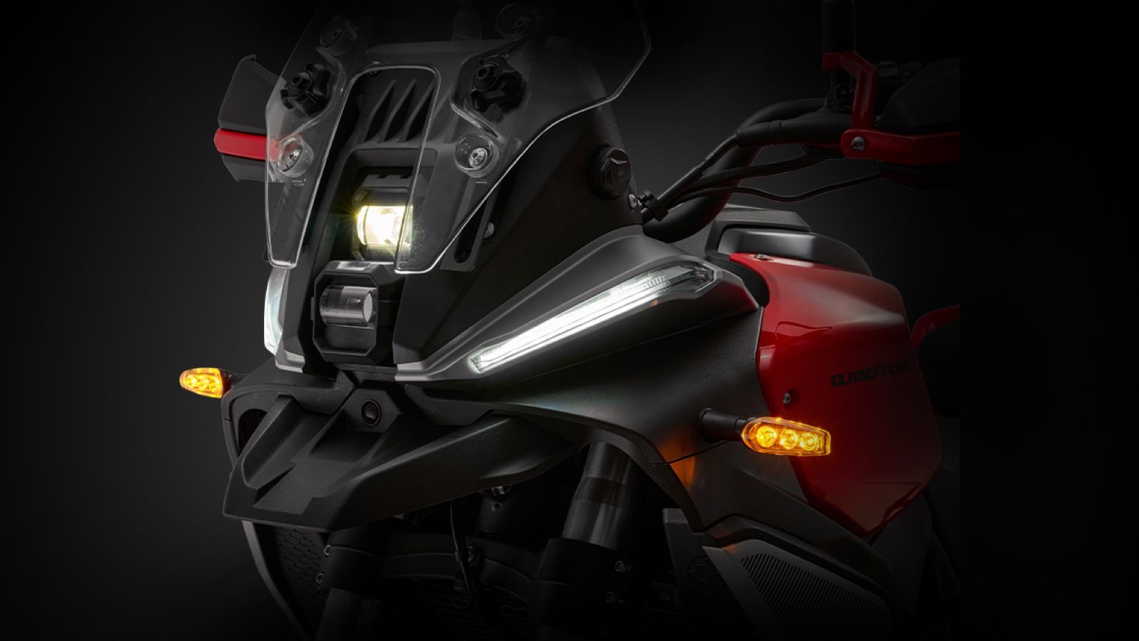 QJMOTOR SRT 700 SX: All Inclusive με 3 βαλίτσες και λιγότερο από 7 χιλιάρικα