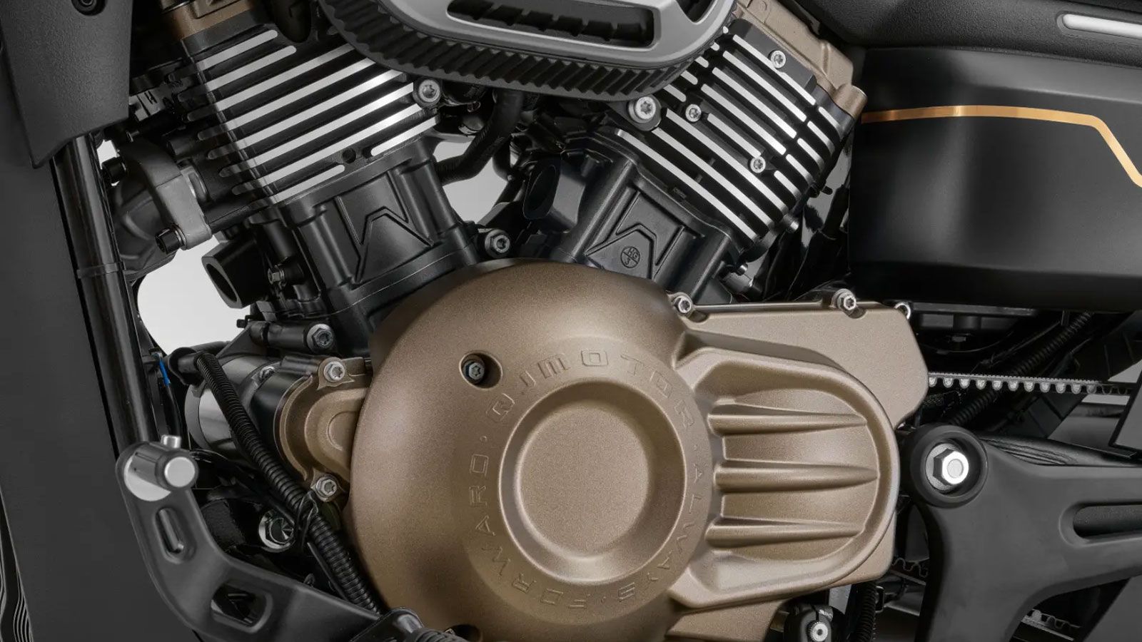 Καρδιά της SRV 400VS είναι ο δικύλινδρος σε διάταξη V κινητήρας 385 κυβικών εκατοστών, που αποδίδει 35,4 ίππους στις 8.000 σ.α.λ. και προσφέρει ομαλή,