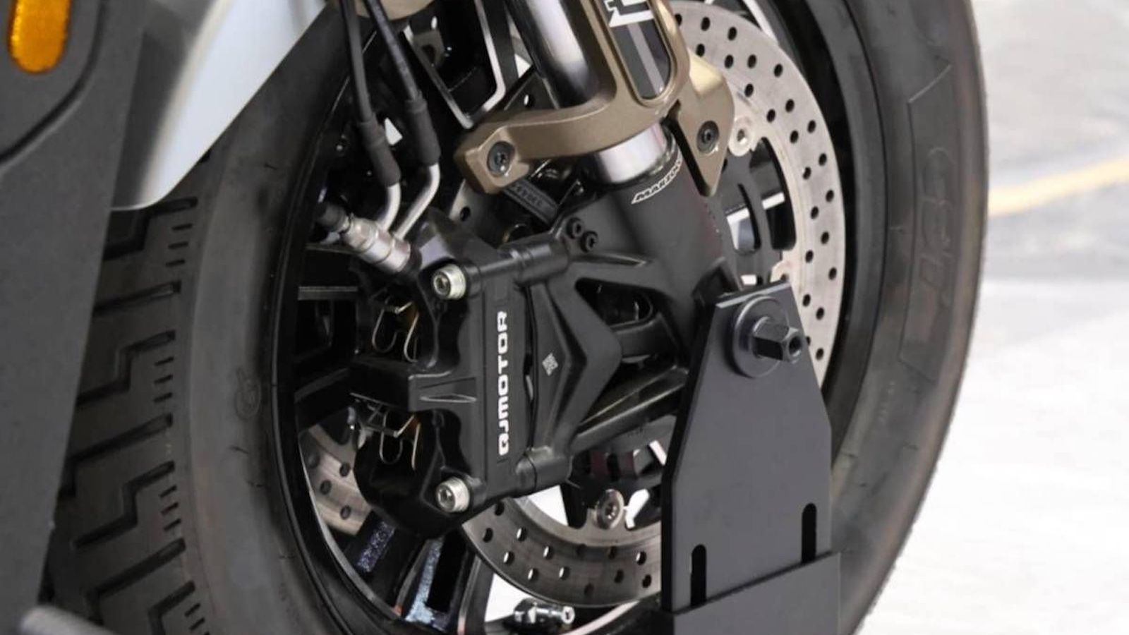 QJMOTOR SRV600V: Με κινητήρα V4 ευχόμαστε να το δούμε στην Ευρώπη