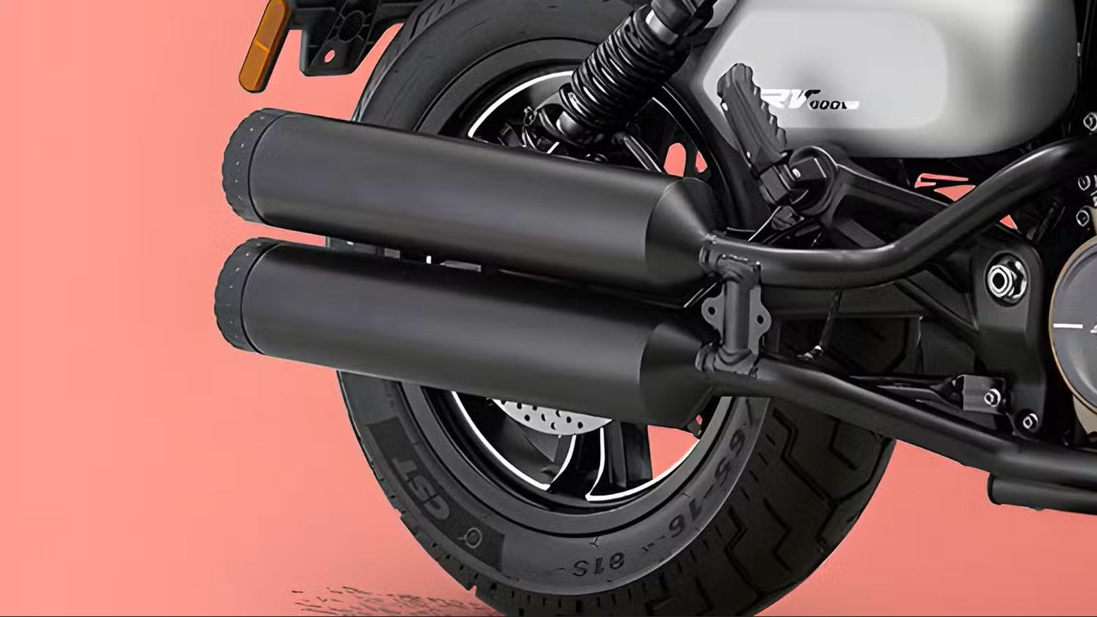 Το νέο SRV 600 V2 δείχνει πως η QJMotor δεν φοβάται να πειραματιστεί, προτείνοντας έναν cruiser συνδυασμό άνεσης και τεχνολογίας που ίσως ανοίξει δρόμ