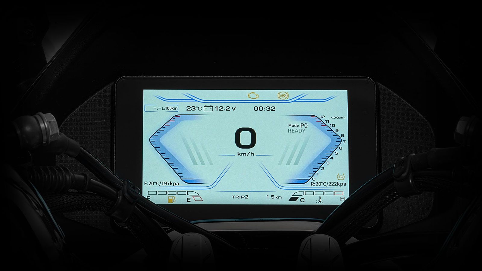 Ο οδηγός ενημερώνεται με όλες τις χρήσιμες πληροφορίες μέσω μιας μεγάλης, έγχρωμης TFT οθόνης