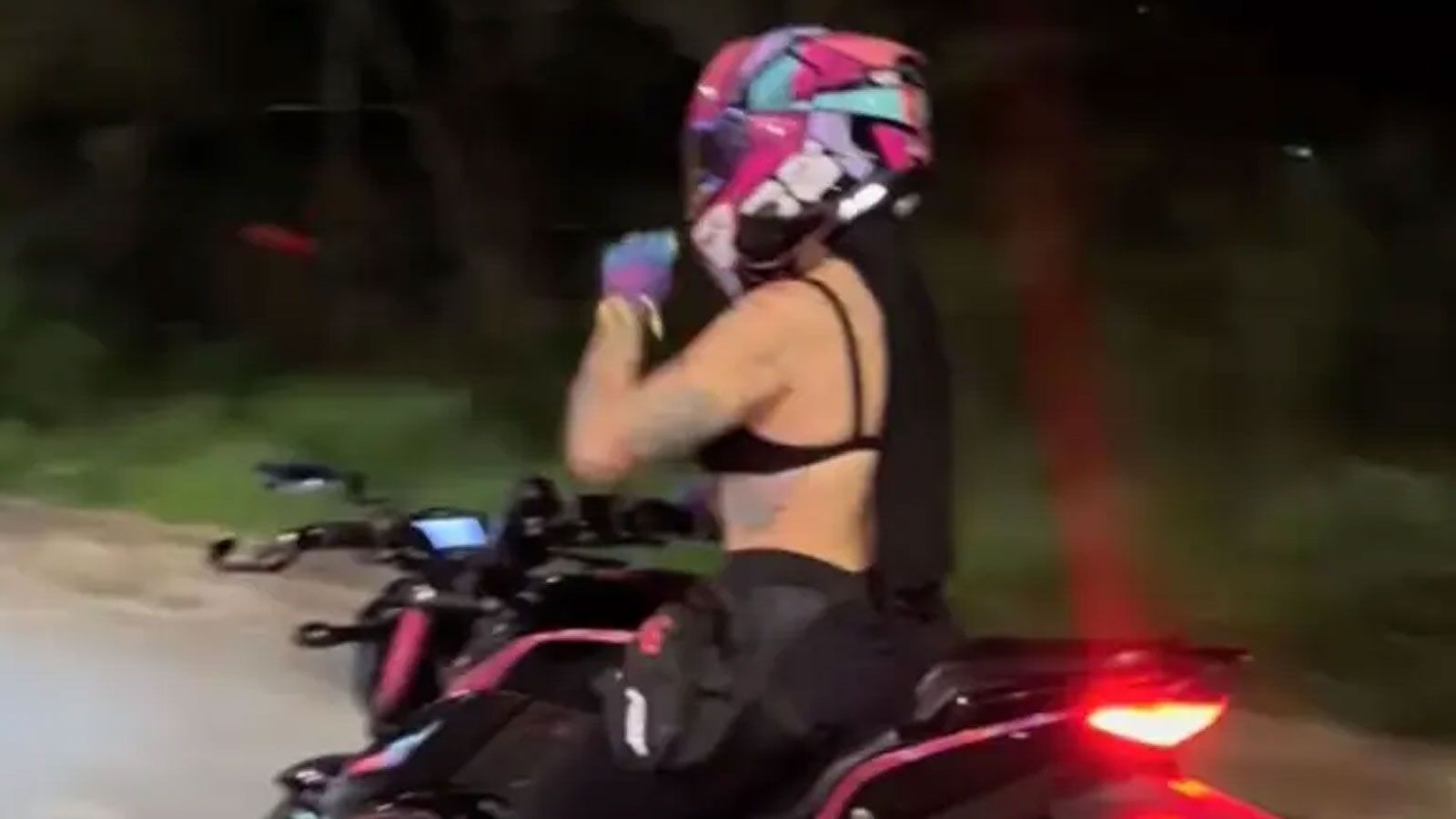 Η 25χρονη από την Κολομβία είχε απασχολήσει επανειλημμένα τα social media με επικίνδυνα βίντεο, όπου οδηγούσε χωρίς κράνος, χωρίς προστατευτικό μπουφά