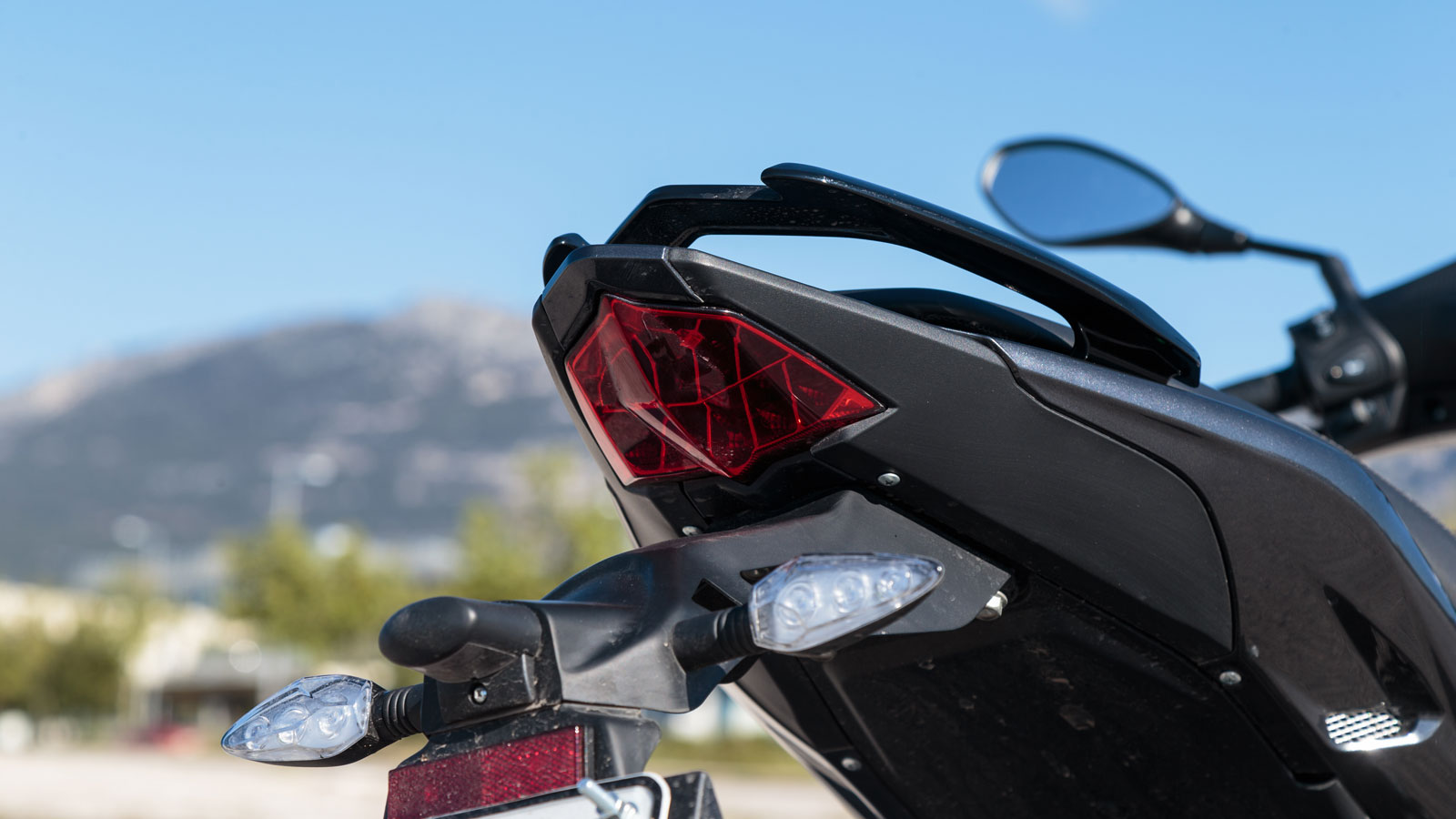 Benelli RCX 185: Το μόνο παπί με Upside-Down πιρούνι, γιατί έχει σημασία;