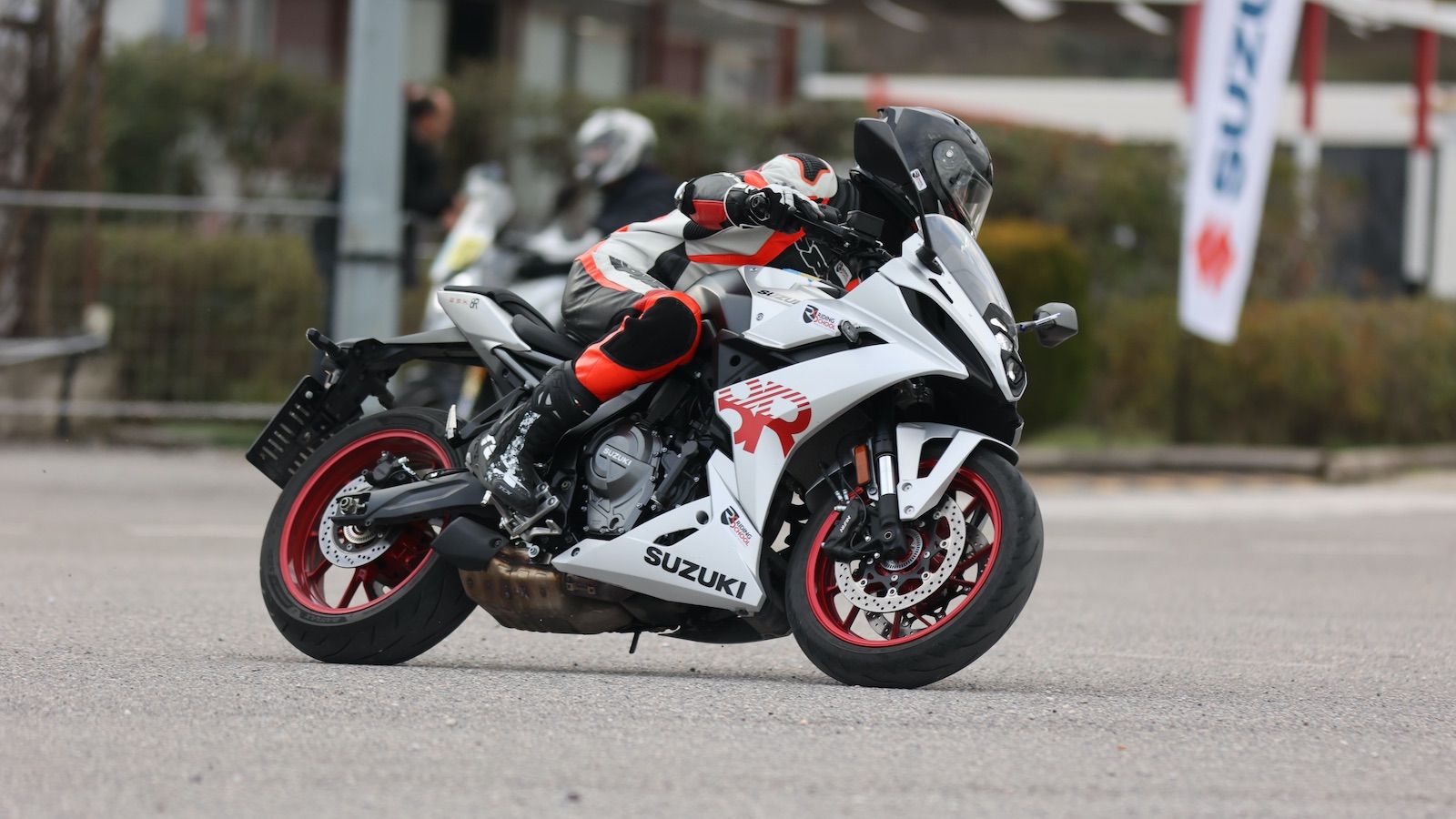 Suzuki και Χούντρας πάνε την οδηγική ασφάλεια ένα βήμα πιο μπροστά