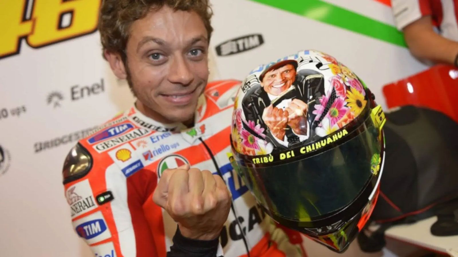 Το 2012 εμφανίζεται με τον Gianni Morandi να λέει «να μείνουμε ενωμένοι» – μια προφανή αναφορά στη δύσκολη πορεία του στη Ducati.