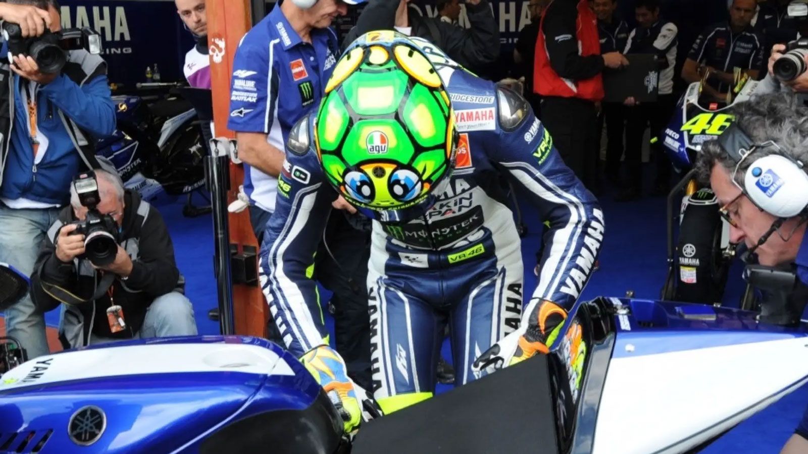 Το 2013 εμφανίζεται με χελώνα, πειράζοντας τον εαυτό του για χαμηλές επιδόσεις. 