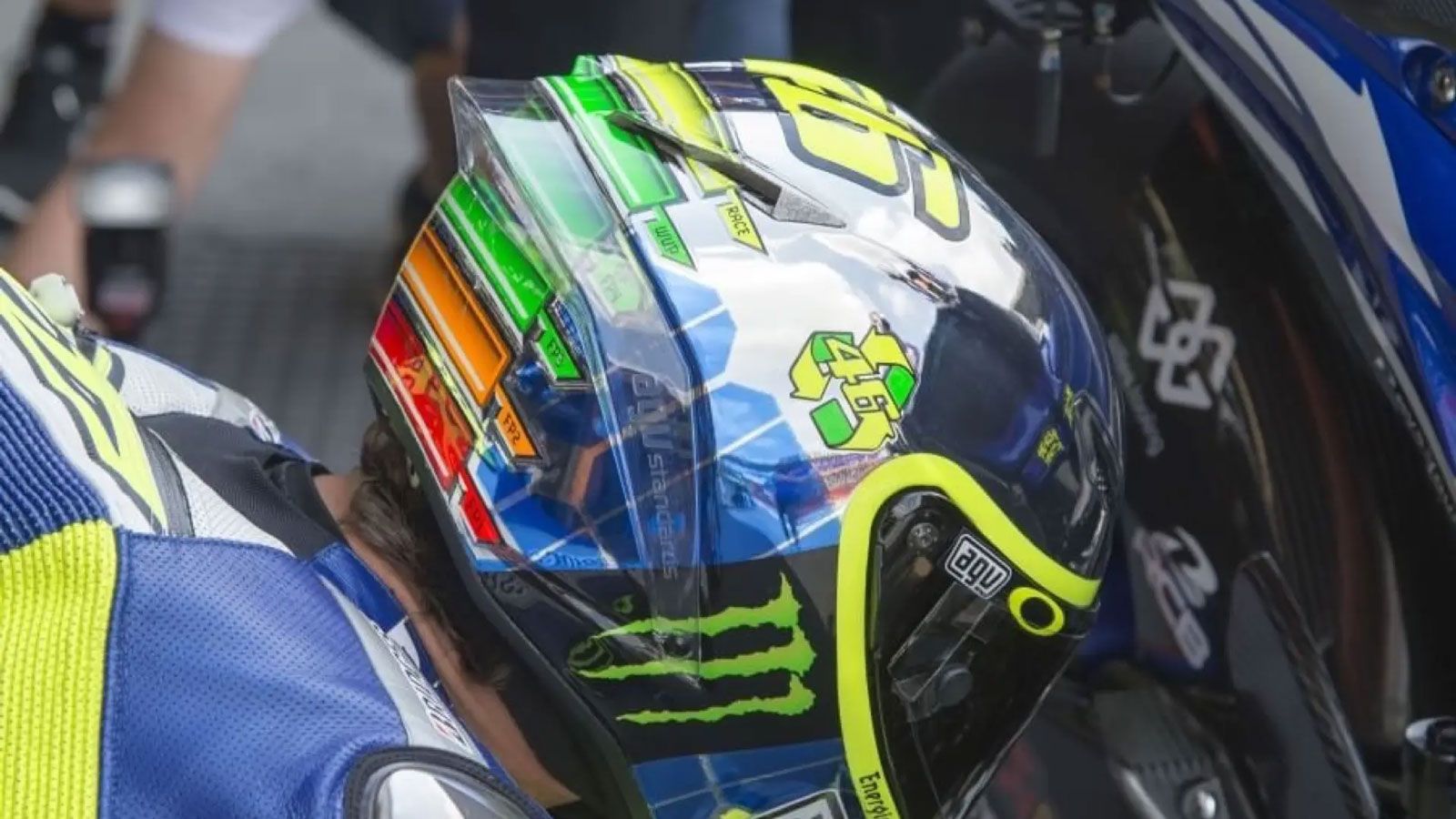 Το 2015 φοράει έναν καθρέφτη που αντανακλά τον ενθουσιασμό του κοινού. Ίσως το πιο ποιητικό του κράνος, με μήνυμα: «είστε εσείς που μου δίνετε δύναμη»