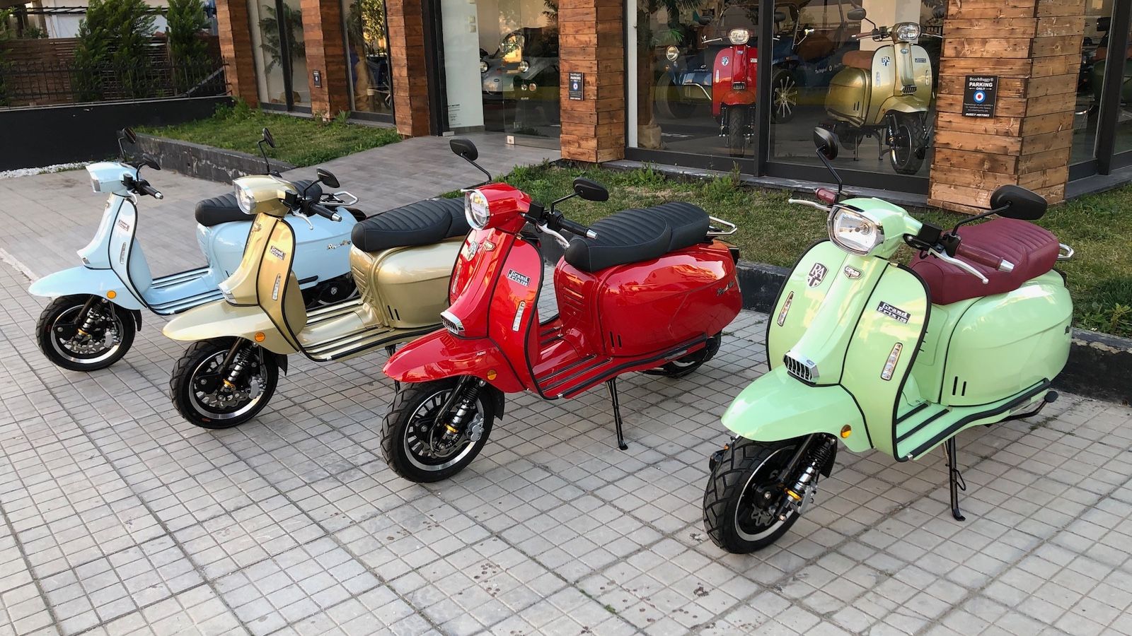 Royal Alloy GP 125LX CBS: Κλασικός σχεδιασμός που «μυρίζει» μέταλλο με 3.499