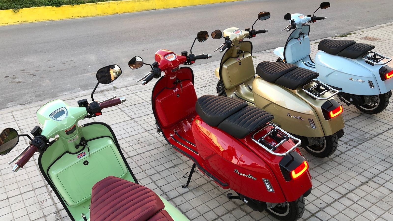 Royal Alloy GP 125LX CBS: Κλασικός σχεδιασμός που «μυρίζει» μέταλλο με 3.499