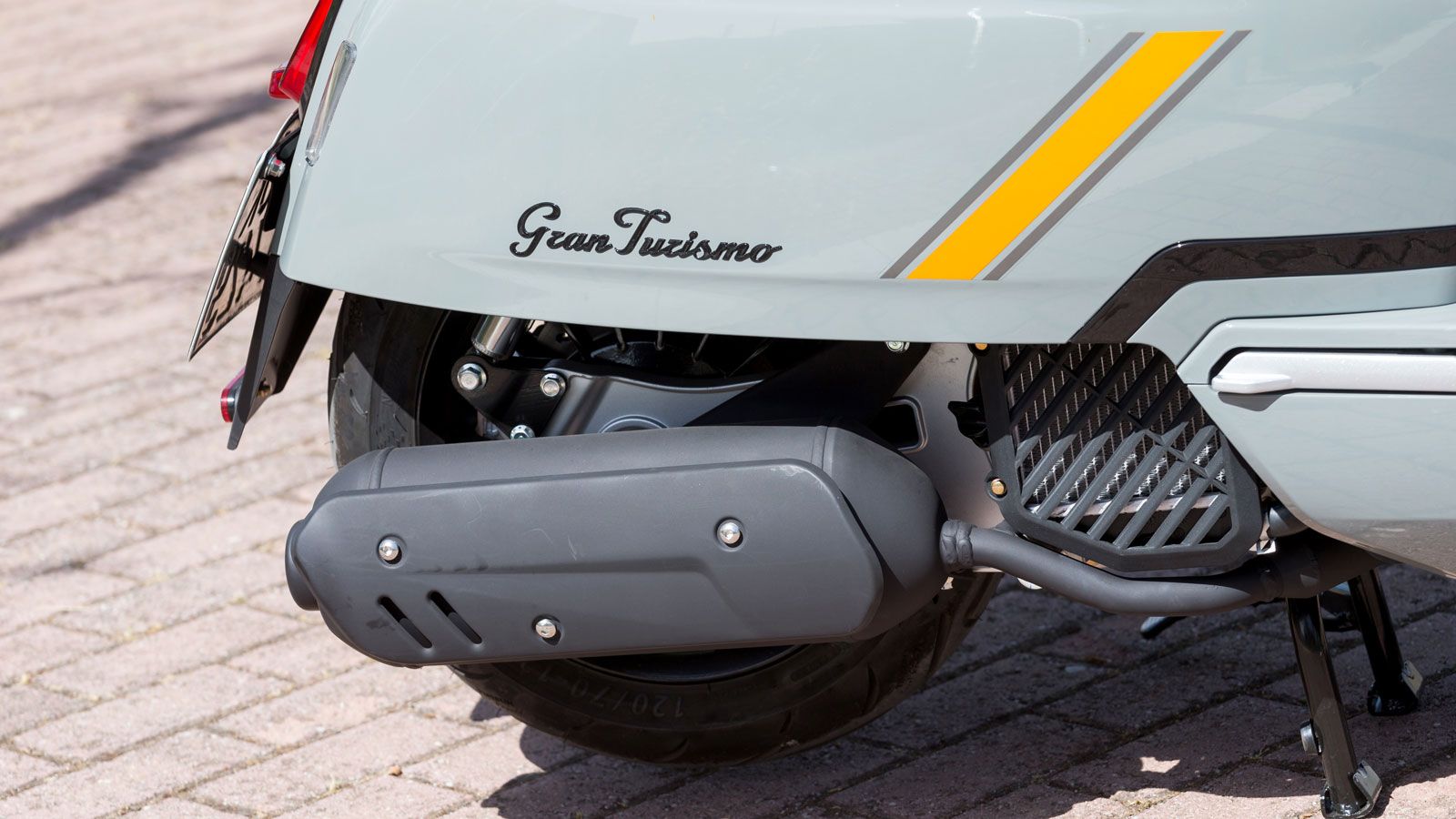 Η λειτουργία start-stop ενεργοποιείται άμεσα μόλις ανοίξει το γκάζι και βοηθά σημαντικά στην κατανάλωση, η οποία στην πράξη δεν ξεπερνά τα 2.8 λίτρα/1