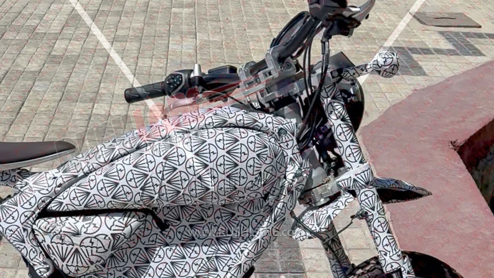 ρόκειται για ένα από τα πρώτα αστικά ηλεκτρικά δίκυκλα της μάρκας, βασισμένο στη νέα πλατφόρμα L, και σχεδιασμένο ειδικά για αναβάτες που θέλουν ρετρό