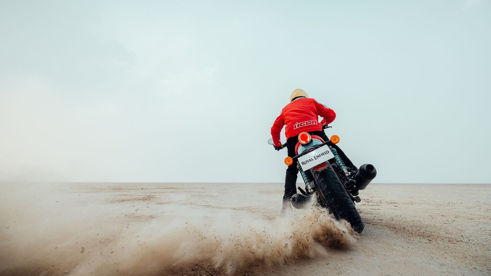 Μας βάζει στην πρίζα η νέα Royal Enfield Shotgun 650 από την ICON Motorsports